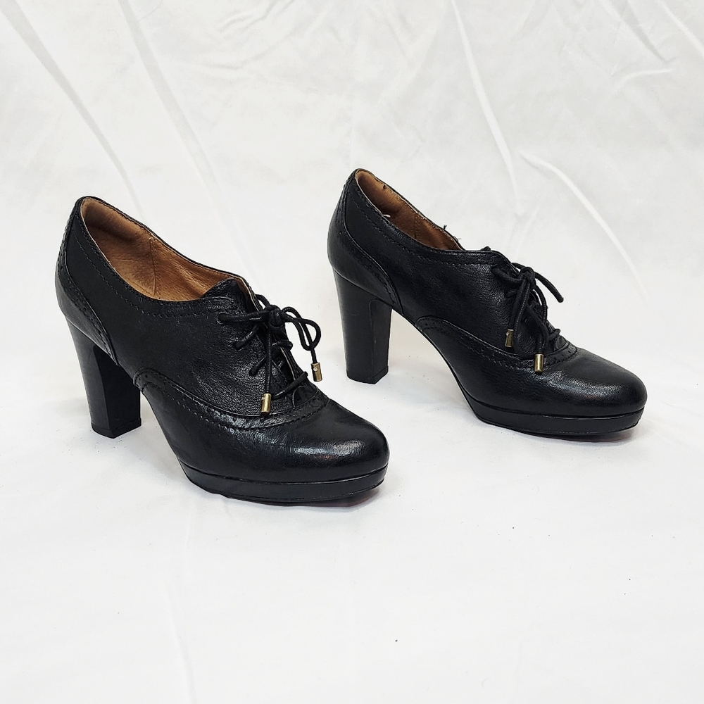 Clarks Black Leather Lace-Up Pumps